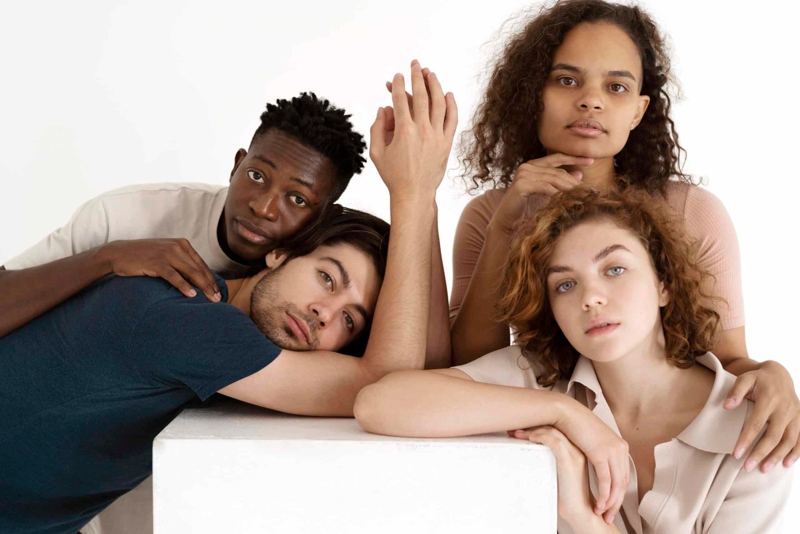 Personas juntas en respeto e identidad